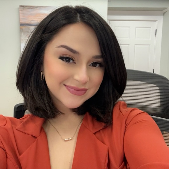 Meet your Posher, Liz - Picture 1 of 1